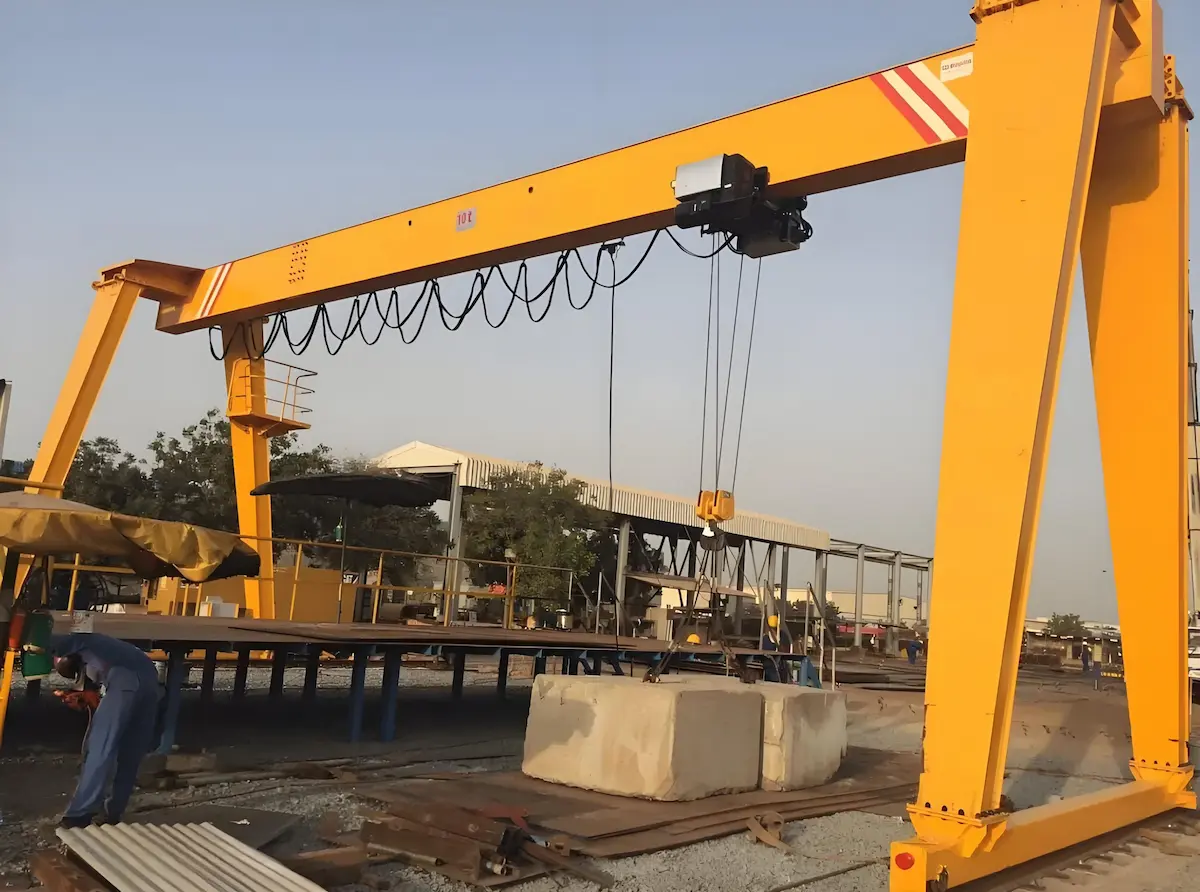 gantry-crane-in-outdoor-yard-2