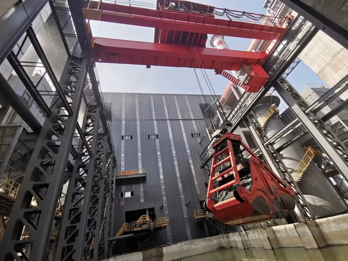 Overhead crane for wastewater treatment plant