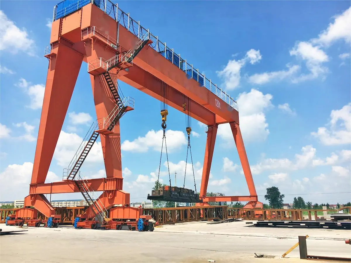 gantry-crane-in-outdoor-yard-1