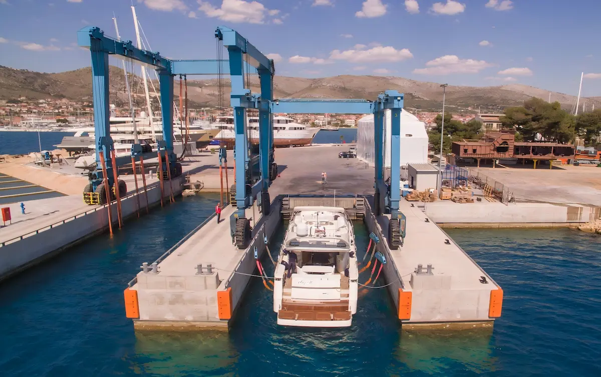 hscrane-marine-equipment-1